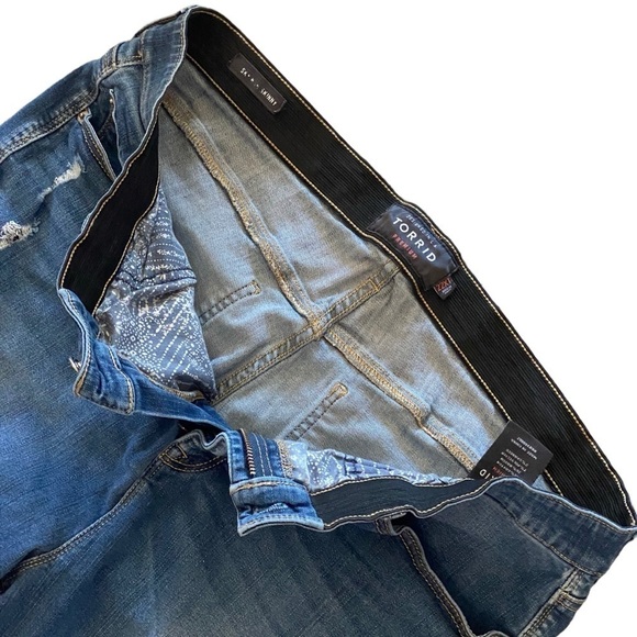 TORRID SKY HIGH PREMIUM SKINNY DESTROYED BLUE DENIM JEANS Woman’s Size 2… - Picture 7 of 11